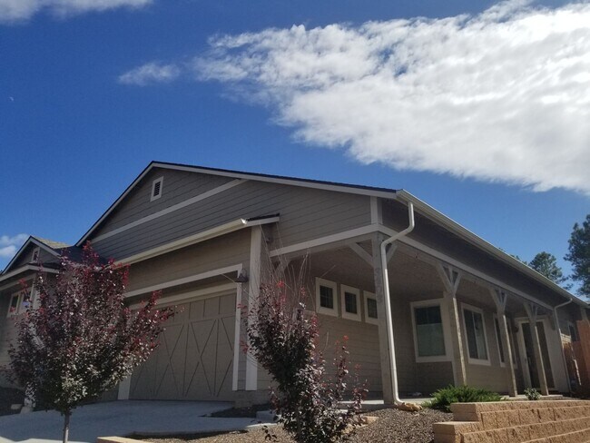 Building Photo - Rare, Single Level, Forest Springs Home! 3...