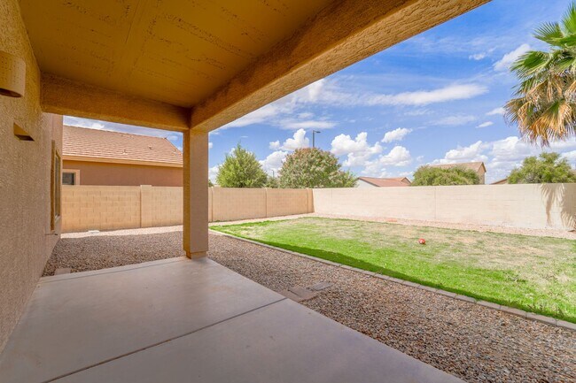 Building Photo - 734 W Fruit Tree Ln