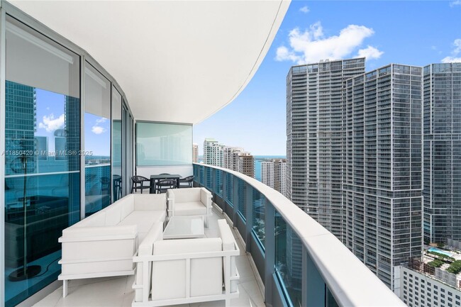Building Photo - 200 Biscayne Blvd Way