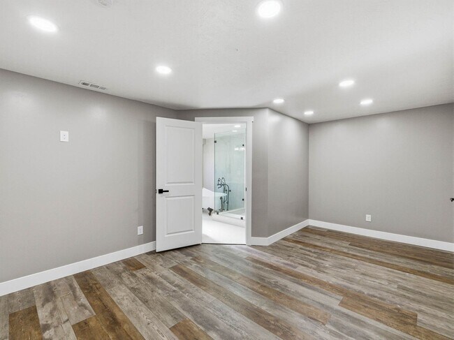 Building Photo - RES_O VAN DER WATT_14512