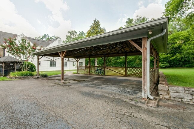 Building Photo - English Cottage in the heart of Belle Meade