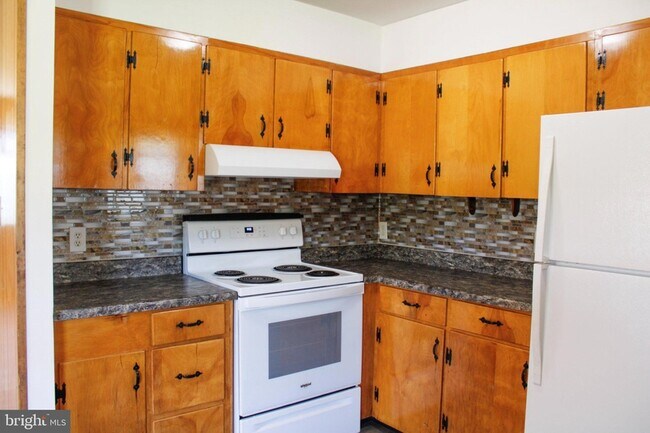 Building Photo - 481 Riffey Ln