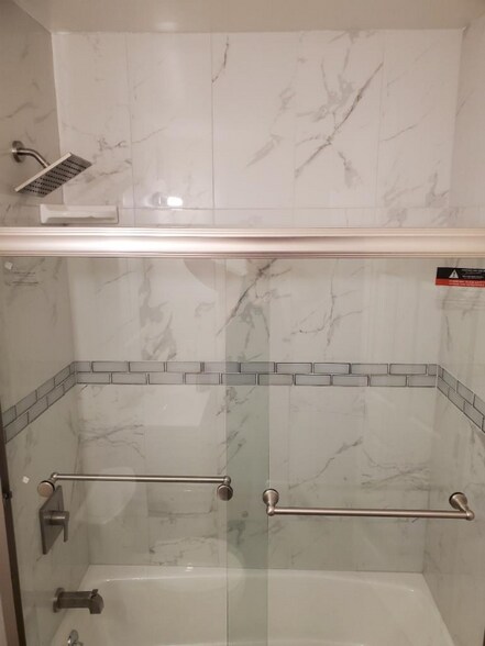 Building Photo - 13059 Oxnard St