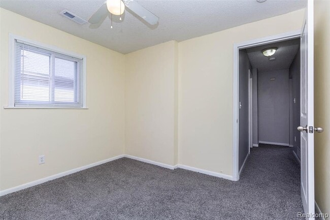 Building Photo - 9712 Cherokee St