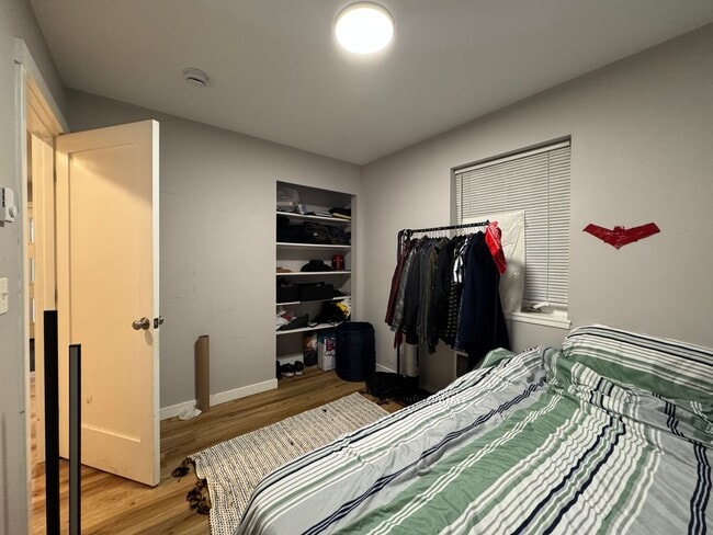 Building Photo - 6 Bed 5 Bath House Newer Updated Near Happy Valley, Fairhaven, WWU