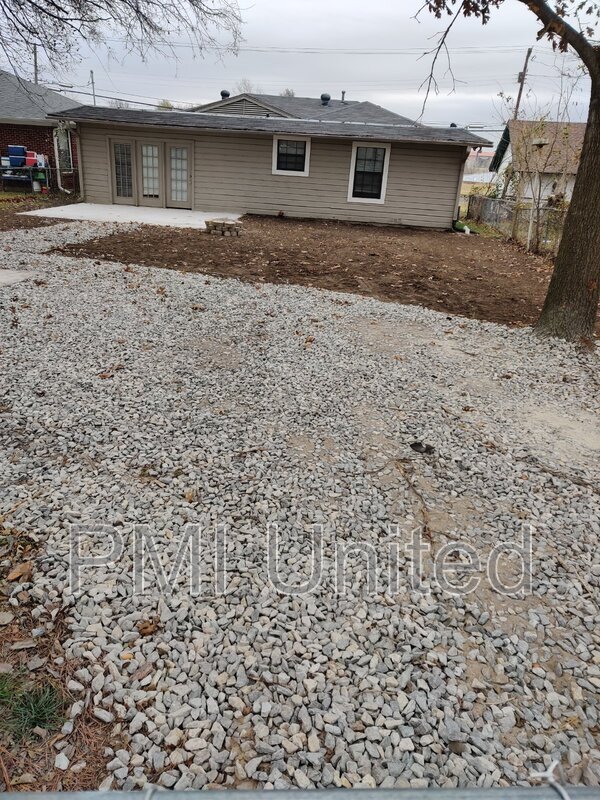 Building Photo - 2216 N Travis St