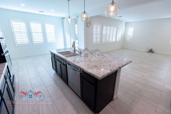 Building Photo - 959 W Zion Pl