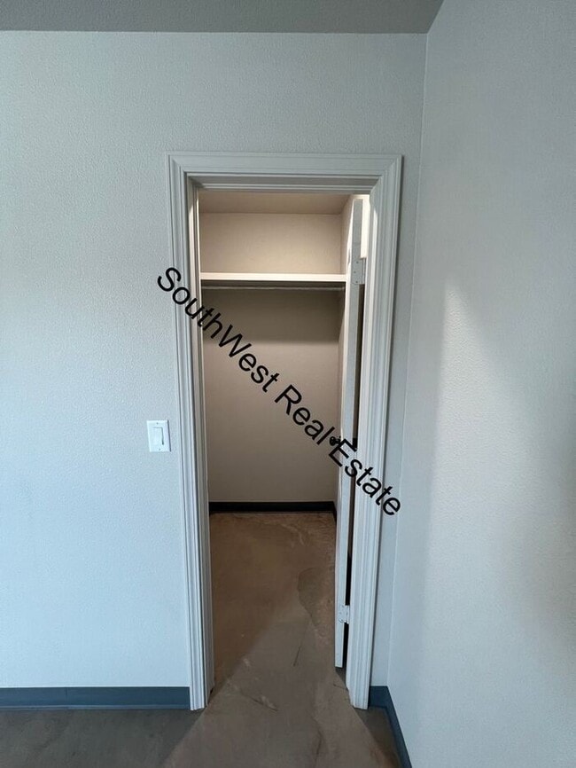 Building Photo - Spacious 2 bedroom 2 Bath apartment