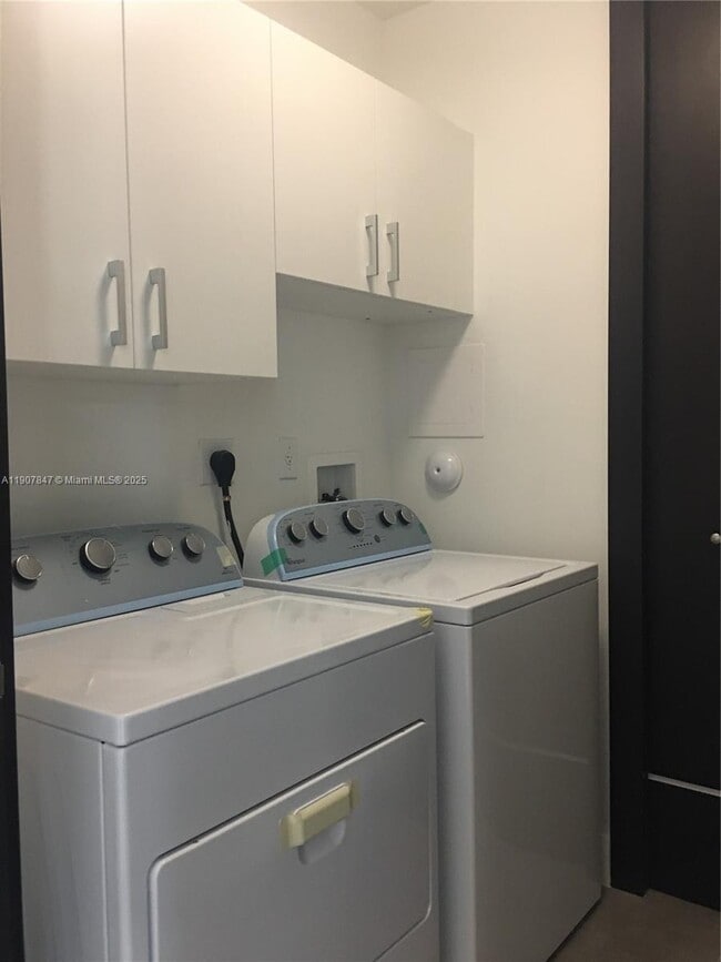 Building Photo - 8258 NW 33rd Terrace