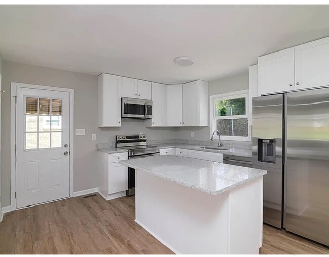 Building Photo - 1062 Glenarden Dr