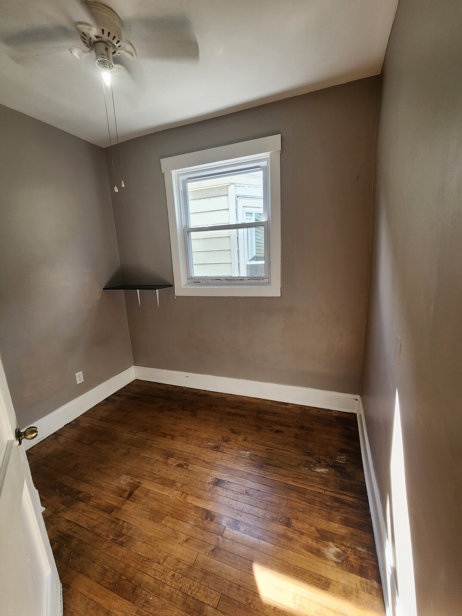 Bed 2 8x9 - 3556 W Medill Ave