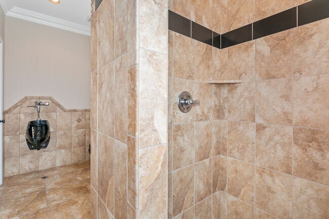 Building Photo - At Last, This Is What You've Been Searching For!!!