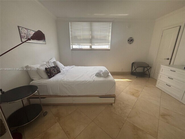 Building Photo - 3901 S Ocean Dr