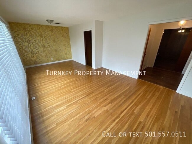 Building Photo - 1413 S Pulaski St