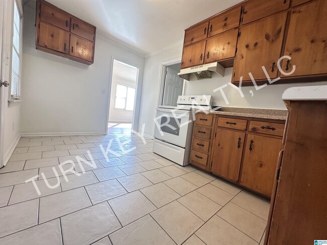 Building Photo - 1008 Shelton St