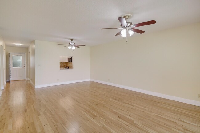 Building Photo - 459 Franconia Cir