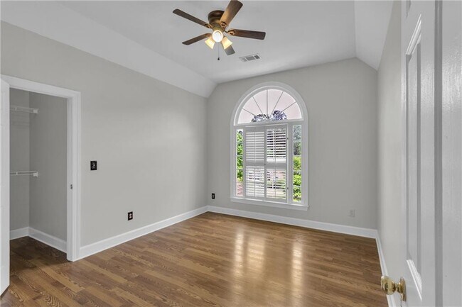 Building Photo - 1085 Castle Pointe Ln