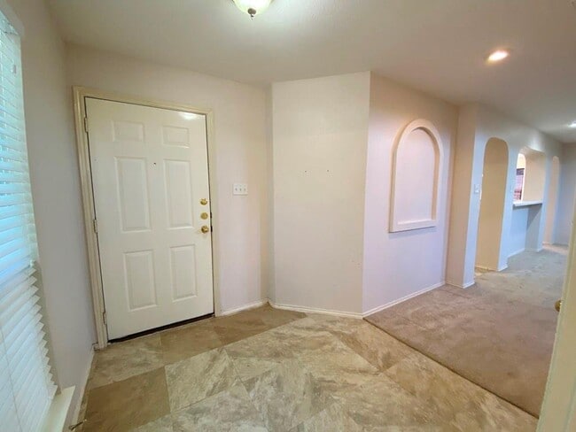 Building Photo - 145 Strawn