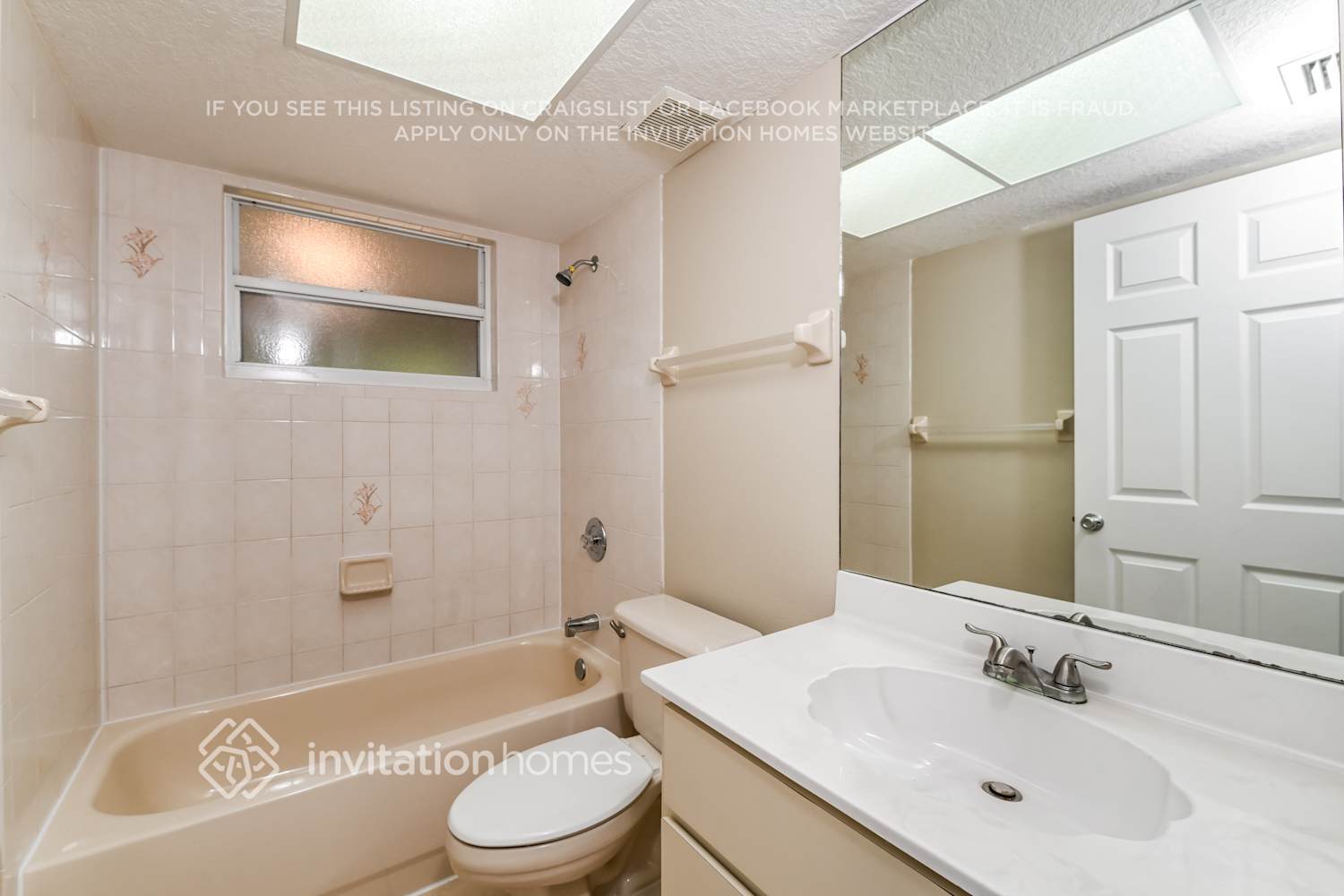 Building Photo - 3708 Fontainebleau St