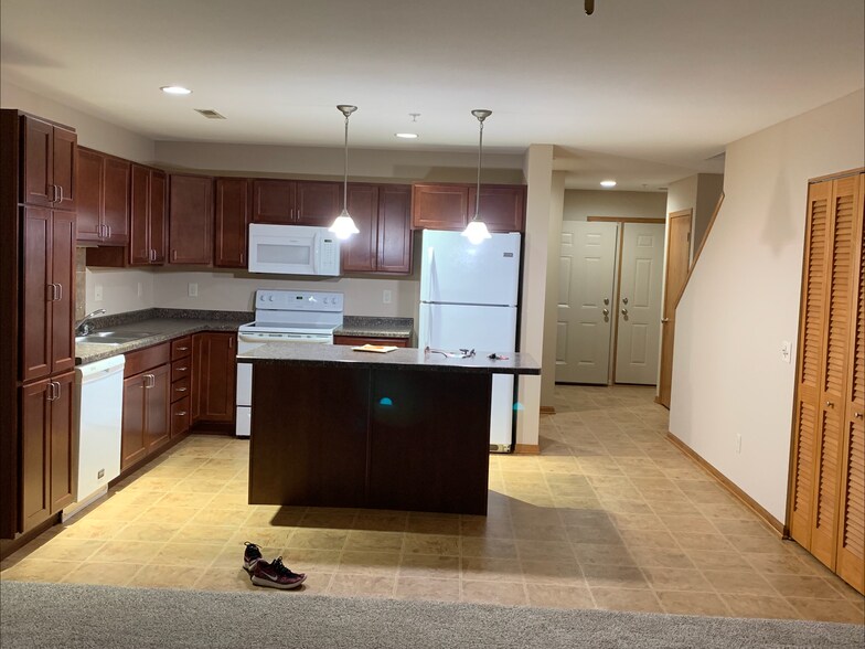Building Photo - 5571 Osborn Dr