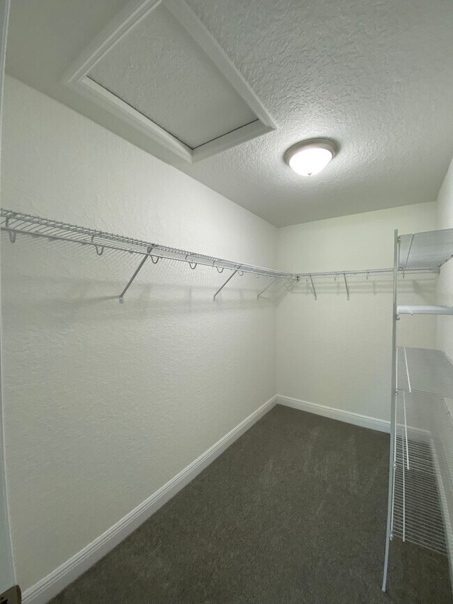 Building Photo - Desirable SW Ocala Neighborhood 4/2/2