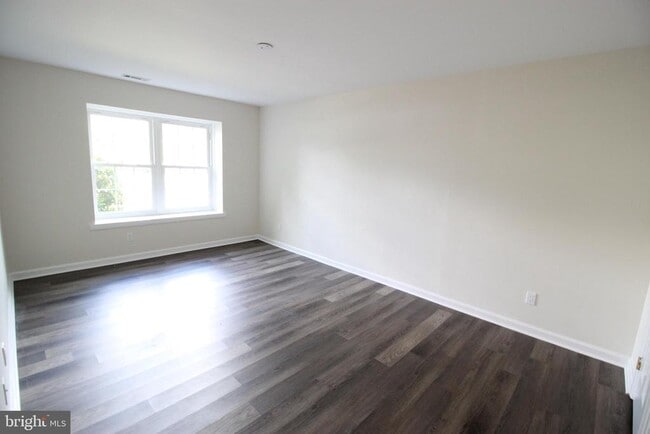Building Photo - 346A Delancey Pl