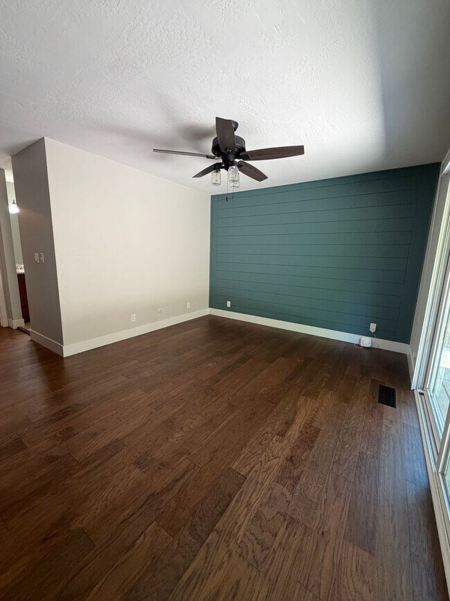 Building Photo - 5447 Anselmo Ct