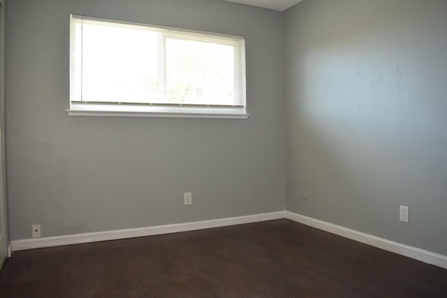 Building Photo - 6505 Hillsdale Blvd