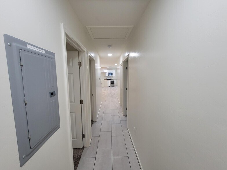 HALLWAY TO KITCHEN - 5915 S Calle Sueno Hermosa