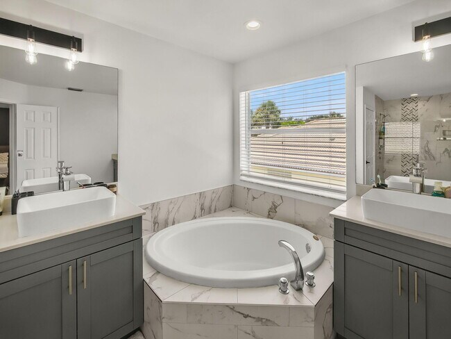 Building Photo - 6017 Newport Village Way