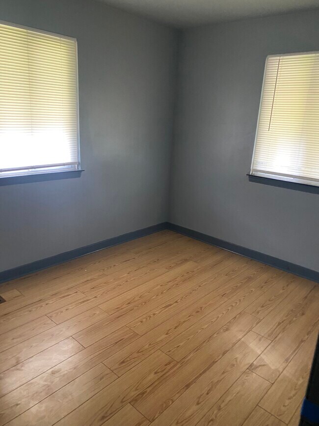 Building Photo - 308 Owens Ave