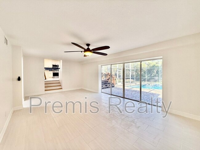 Building Photo - 957 Weathersfield Dr