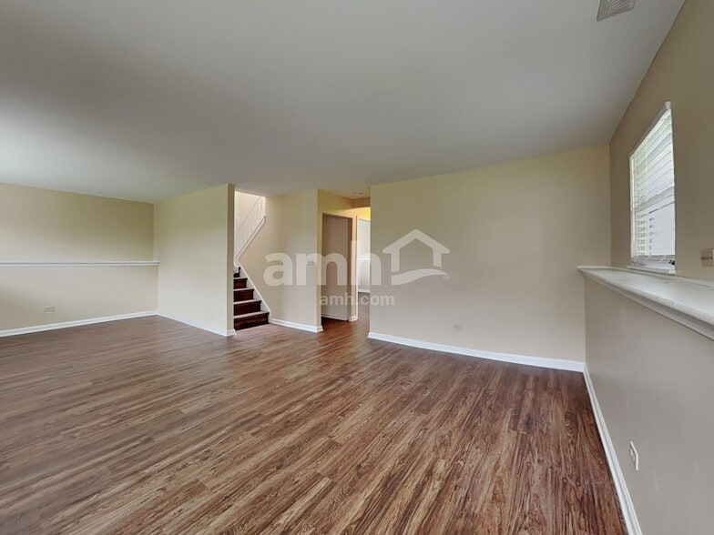 Building Photo - 4609 Vista Dr