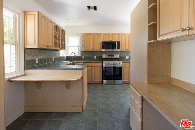 Building Photo - 8333 Airlane Ave