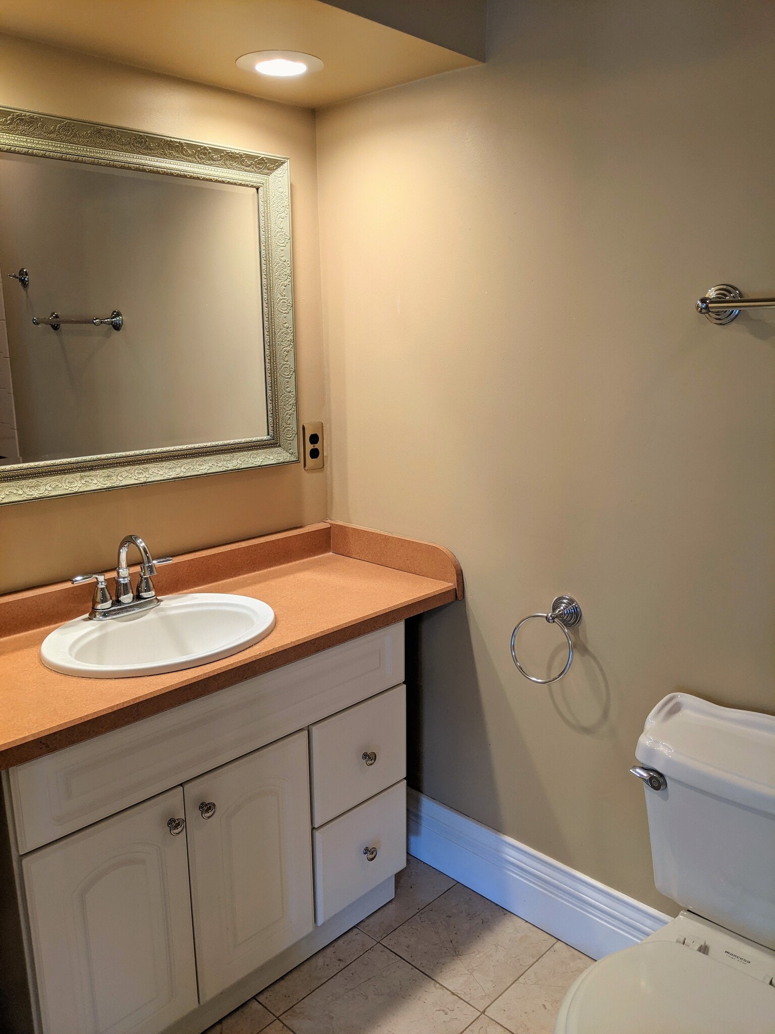 Master Bath - 128 S Main St