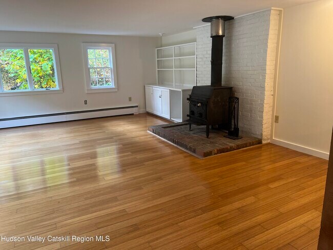 Building Photo - 654 Watson Hollow Rd