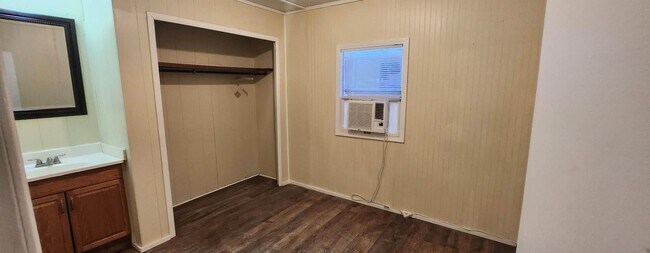Building Photo - 1419 San Juline Cir