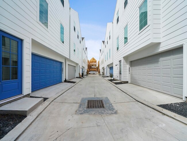 Building Photo - 2007 Bauer Dr