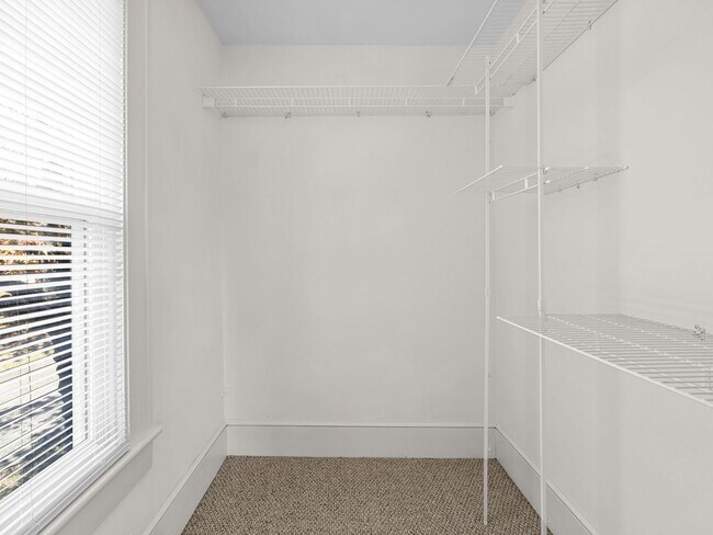 Building Photo - Downtown Greer Charmer: Spacious 3-Bed, 2 ...