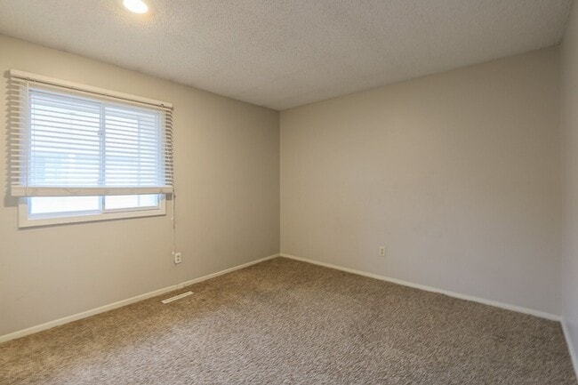 Building Photo - {10919} Quivera Falls Condo + Attached Two Car Garage + Maintenance Provided Community + Communit...