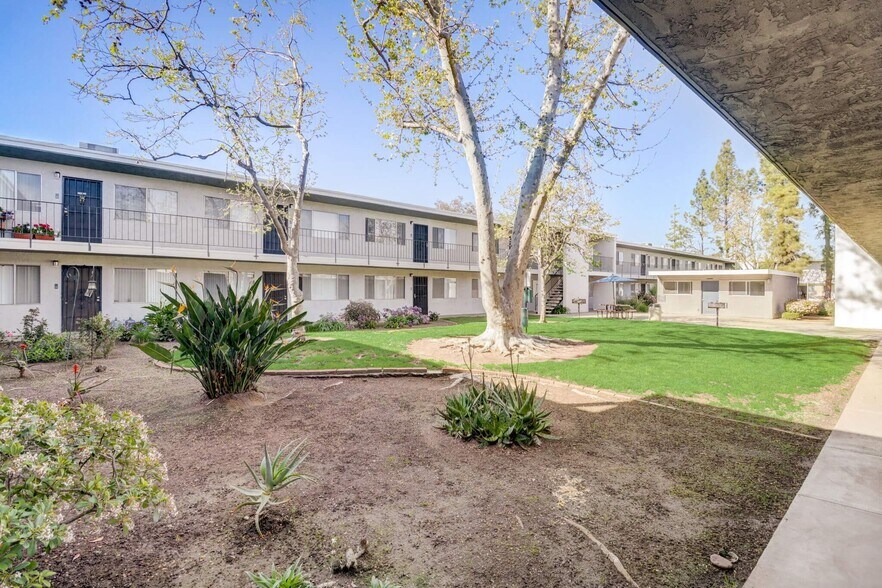 Building Photo - Terre at Trails