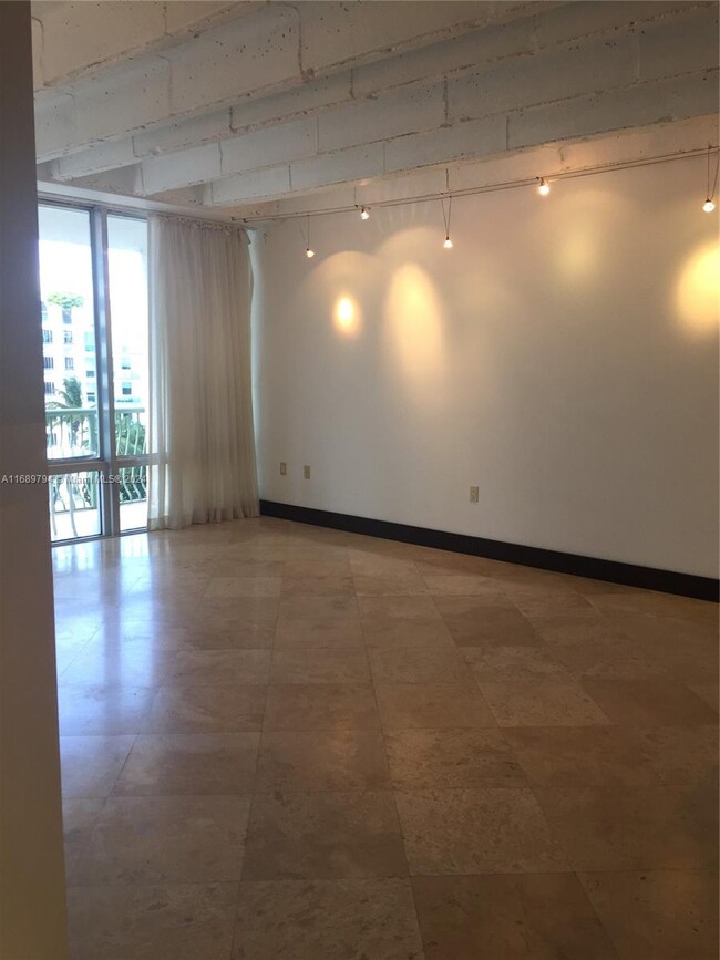 Building Photo - 1408 Brickell Bay Dr