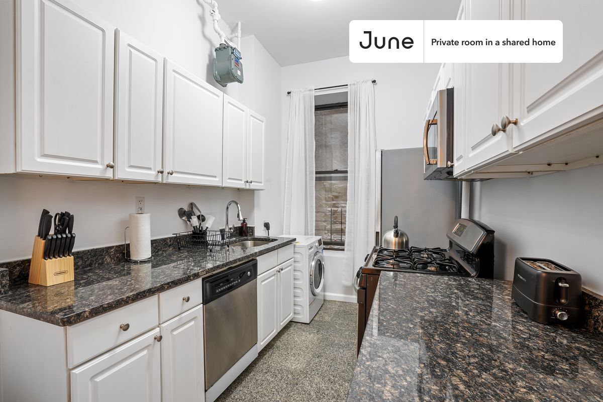 Building Photo - Private bedroom in 2 bed/1 bath Home