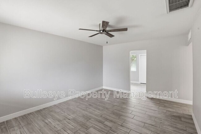 Building Photo - 1721 E Moreland St