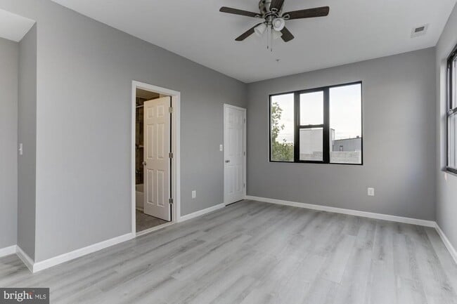 Building Photo - 400 S Highland Ave