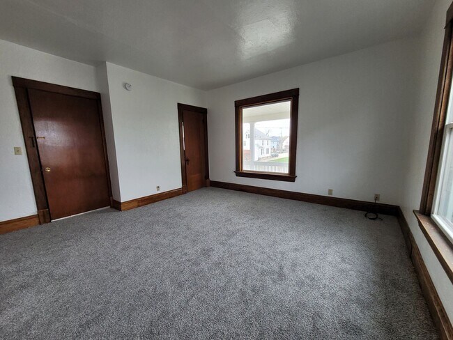 Building Photo - 605-607 1st Avenue SW