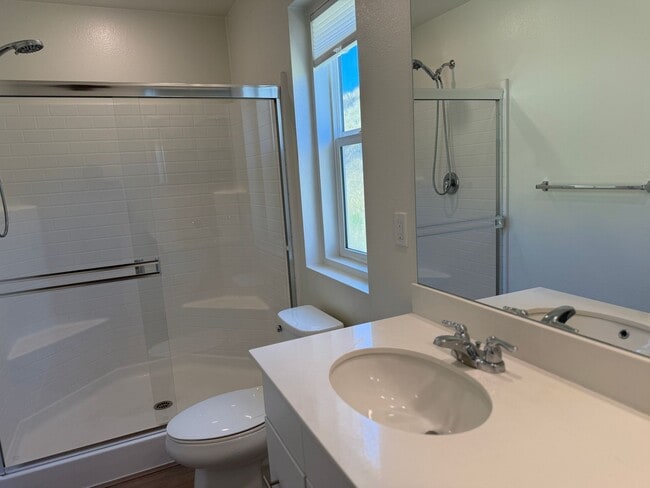 Building Photo - Luxury Townhome 3 level 2 car garage  modern kitchen must see charmer $3350