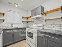 Building Photo - 945 S Freedom Blvd