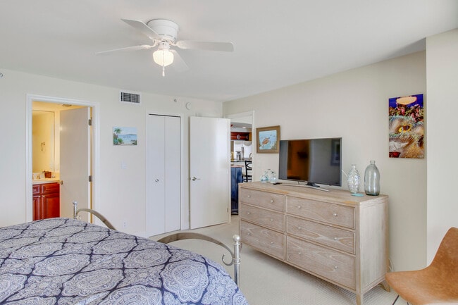Building Photo - 3000 N Ocean Dr