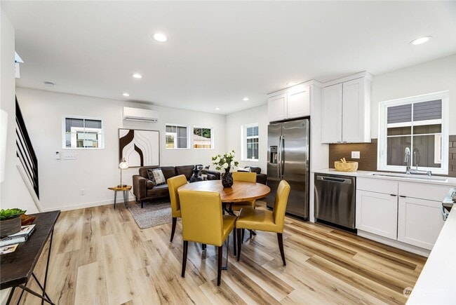 Building Photo - 3 bedroom dream home in Highland Park Neighborhood, West Seattle